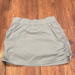 Columbia Women's Mini Skirt in Light Green Medium M